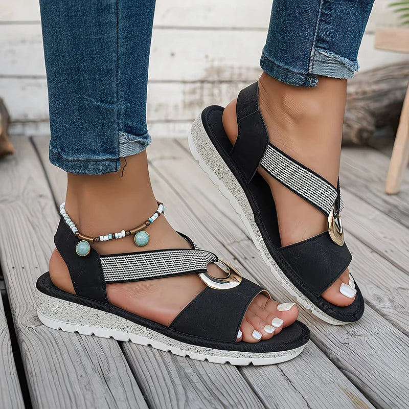 Marlenia™ | Platta sandaler med metallspänne